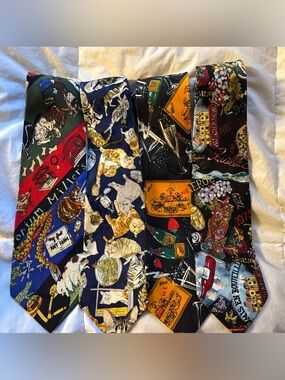 Nicole Miller Silk necktie set; Cats, Dogs, Wine/Food, Nice!